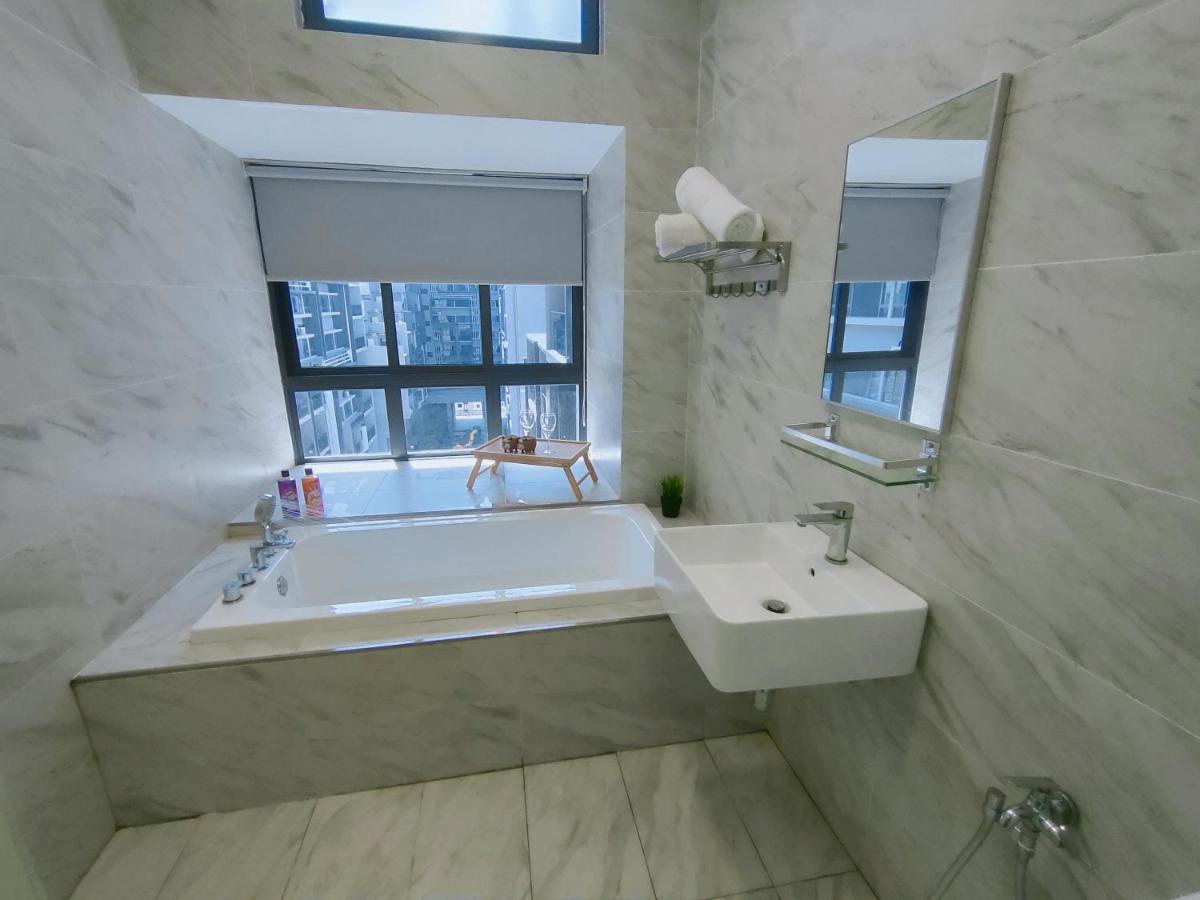 Imperio Bathtub At Town-near Jonker Street Apartment *